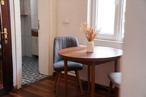 Kamer, 1 slaapkamer | Dineerruimte