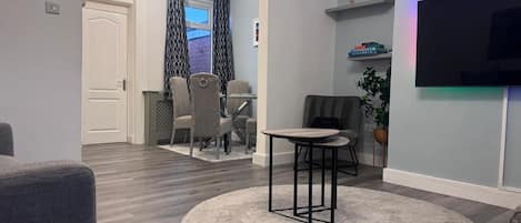 House, 2 Bedrooms, Terrace, City View | Living room | Books