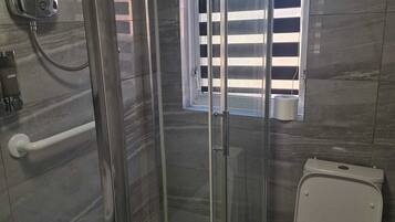 Ferienhaus, 2 Schlafzimmer, Terrasse, Stadtblick | Badezimmer