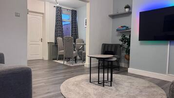 House, 2 Bedrooms, Terrace, City View | Living room