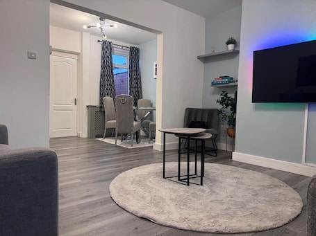 House, 2 Bedrooms, Terrace, City View | Living room | Books. Cosy Newly Renovated Property in Blaydon on Tyne