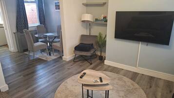 House, 2 Bedrooms, Terrace, City View | Living room