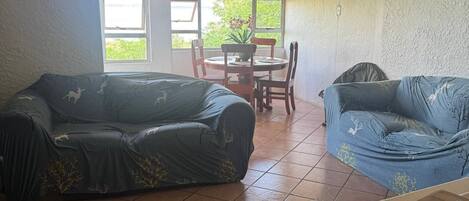 Apartment, 2 Bedrooms, Smoking | Living room