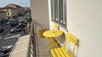 Suite Deluxe, balcone, vista città | Parco della struttura