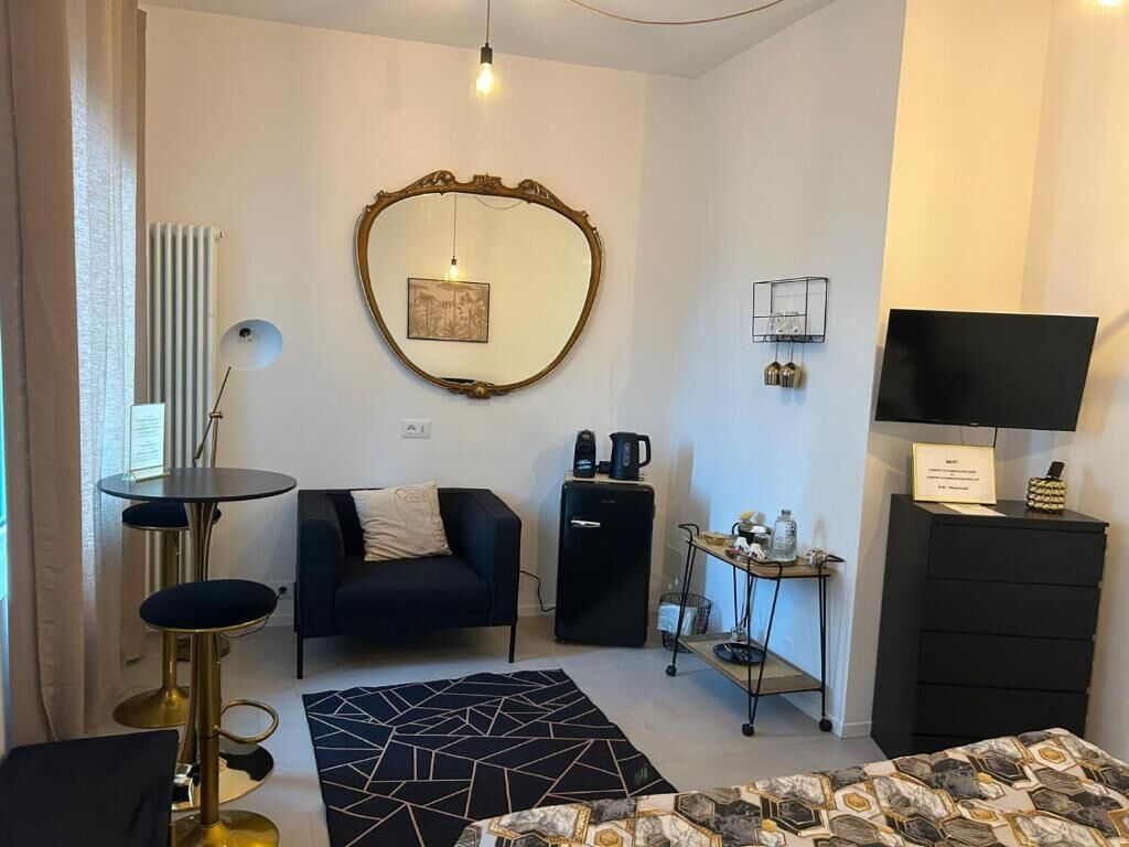 Suite Deluxe, balcone, vista città | Ferro/asse da stiro, Wi-Fi gratuito