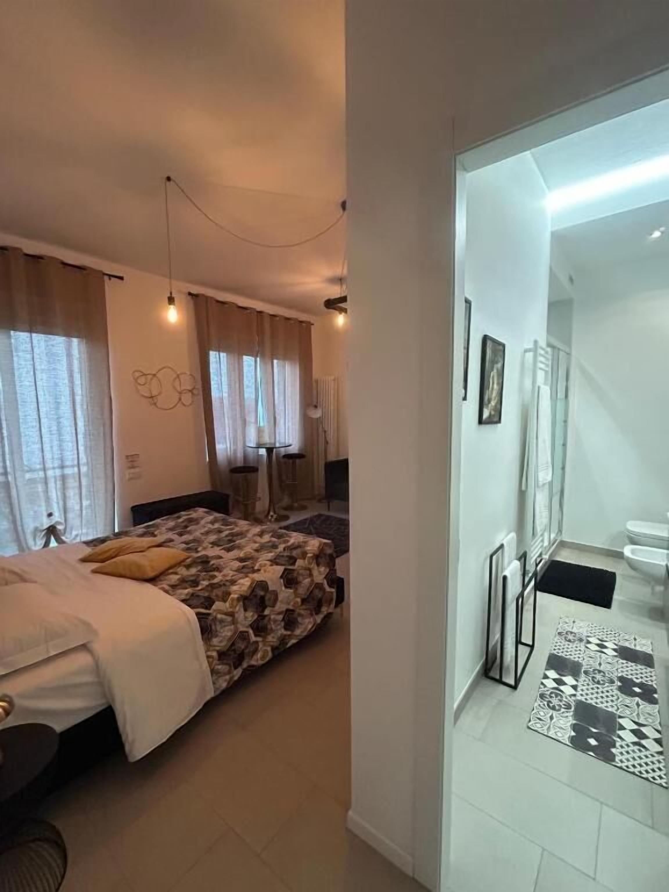 Suite Deluxe, balcone, vista città | Ferro/asse da stiro, Wi-Fi gratuito