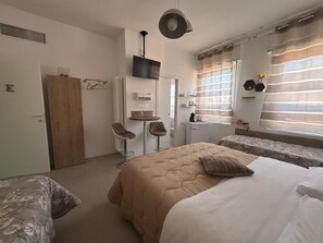 Superior Suite, Courtyard View | Iron/ironing board, free WiFi - COMFORT ACCOMMODATION SUITE≤ CAMERE (Bergamo)