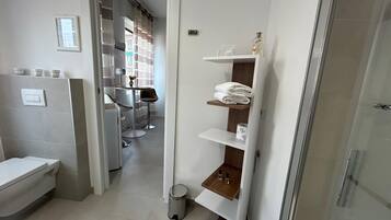 Superior-Suite, Blick auf den Innenhof | Badezimmer