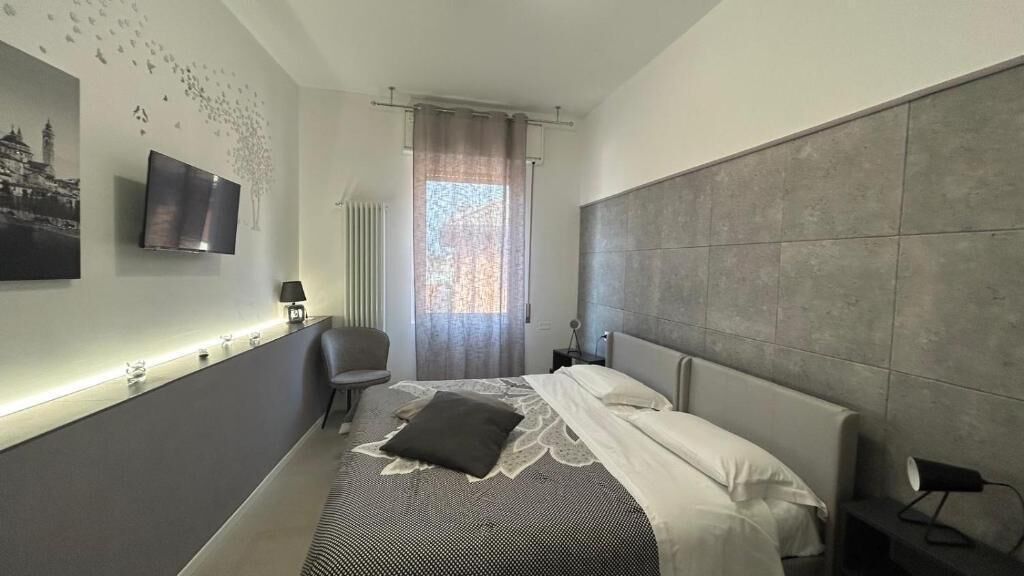 Camera Deluxe con letto matrimoniale o 2 letti singoli, vista cortile | Ferro/asse da stiro, Wi-Fi gratuito