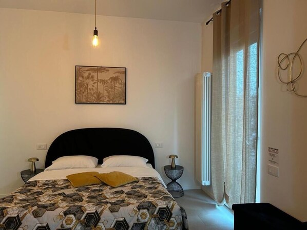 Deluxe Suite, Balcony, City View | Iron/ironing board, free WiFi - COMFORT ACCOMMODATION SUITE≤ CAMERE (Bergamo)