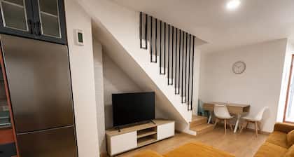 Penthouse with bbq: Enjoy the sun and the beach 5 minutes walk! Ideal for families
