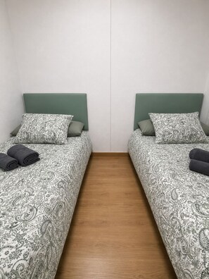 Room - Penthouse with bbq: Enjoy the sun and the beach 5 minutes walk! Ideal for families (Málaga)