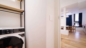 Unclassified image, 3 of 26, button - BuddyRent - Orange - Spanish Steps - 4 guests (Rome)
