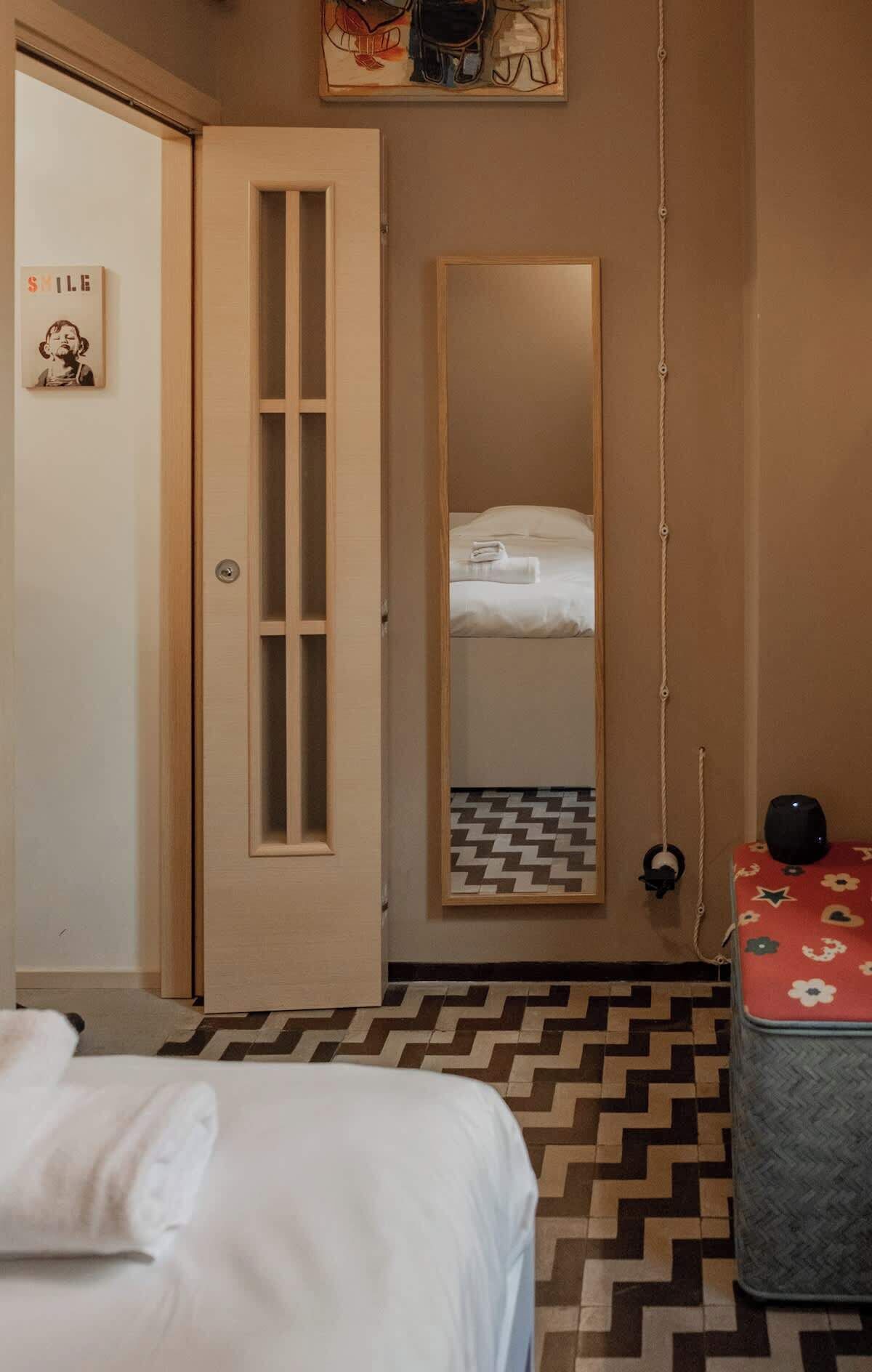 2 chambres, fer et planche à repasser, Wi-Fi, draps fournis