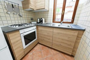 Coffee/tea maker, fridge, oven, stovetop - BuddyRent - Spanish Steps - Roma Centro - 4 (Rome)