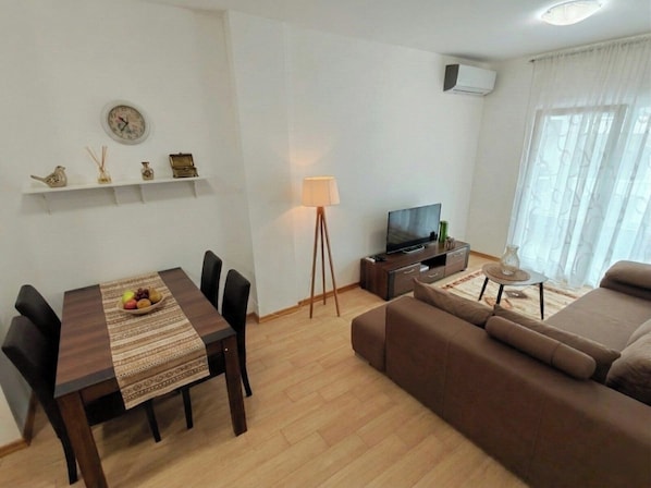 Appartement Familial, balcon, vue ville | Coin séjour