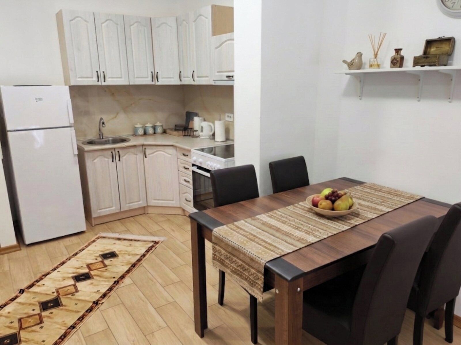 Familienapartment, Balkon, Stadtblick | Speisen