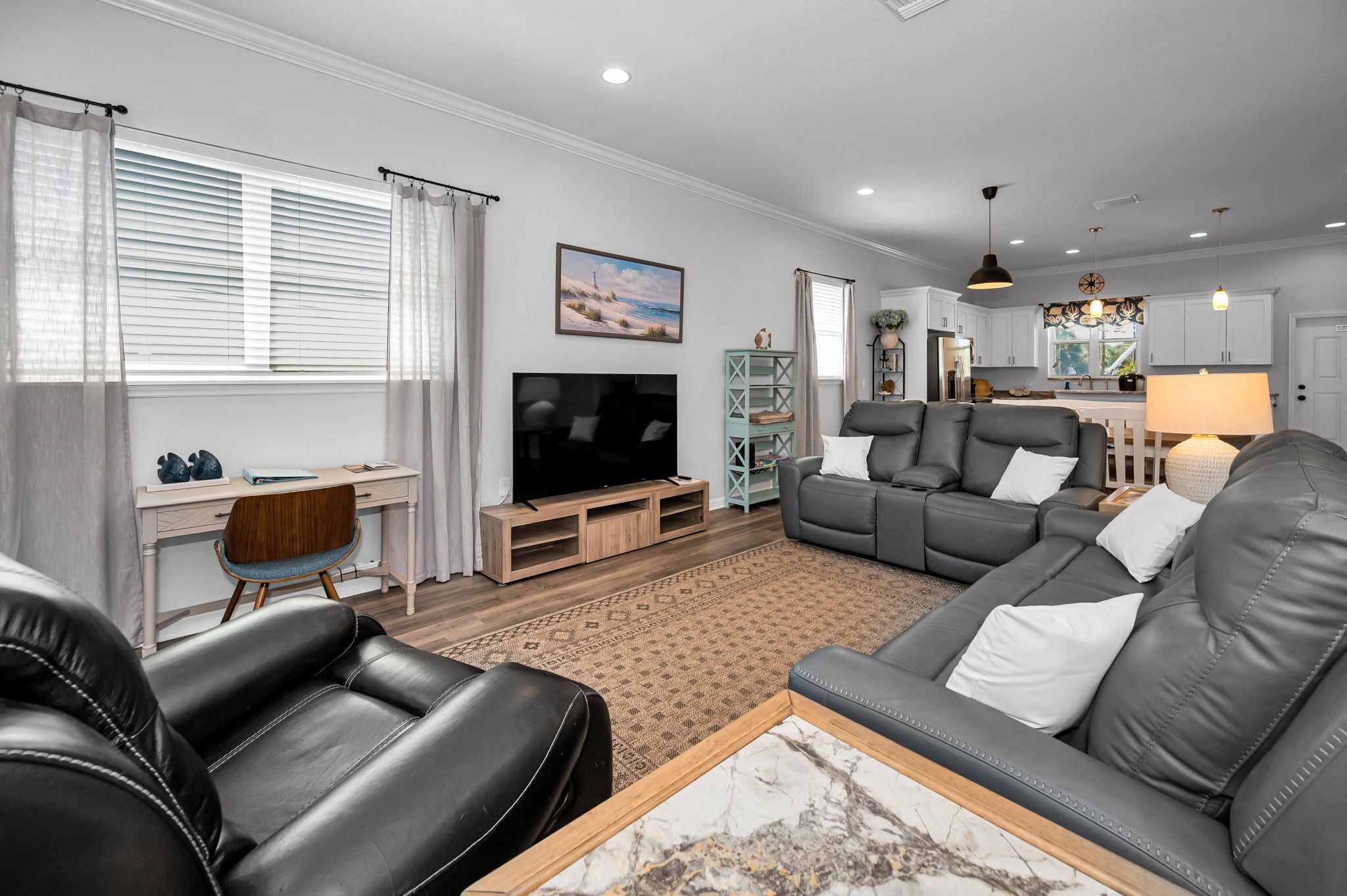 Tropical 3br Bungalow Near Sponge Docks, Downtown, Pinellas Trail, & Pickleball - Tarpon Springs, FL