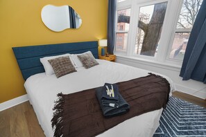 Room - Chicago 3BR Retreat 10 Min Access to Downtown (Chicago)