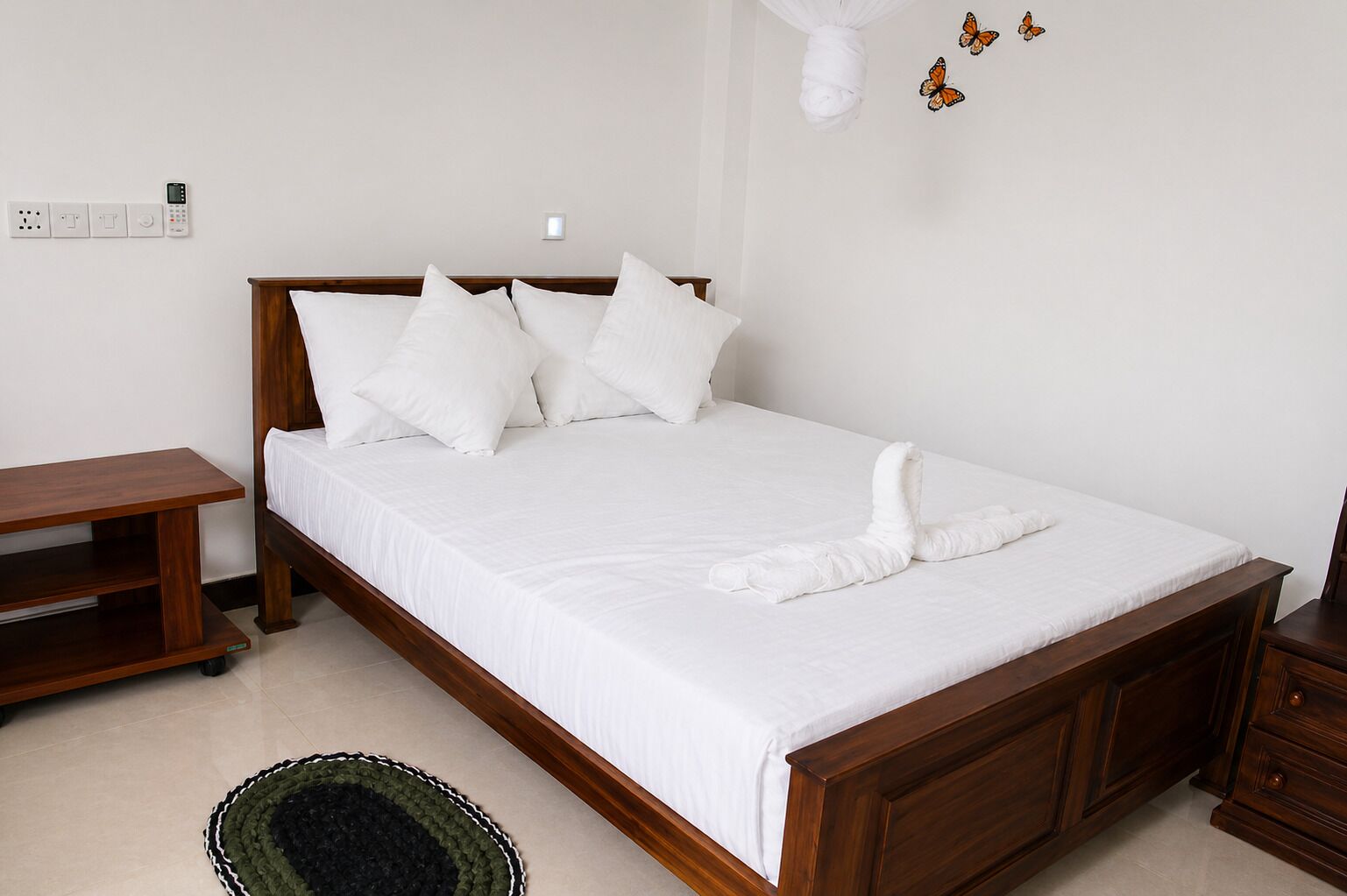 Premium bedding, iron/ironing board, free WiFi, bed sheets
