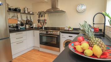 Dishwasher, cookware/dishes/utensils