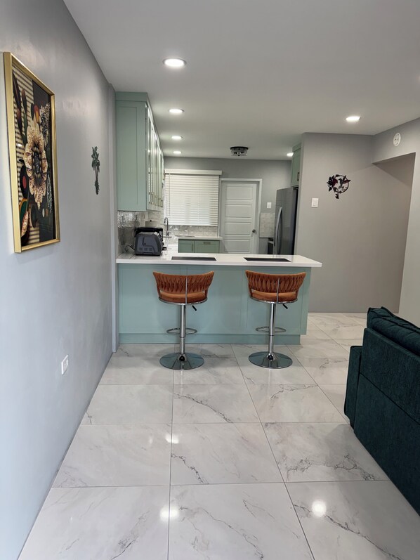 Interior - Cozy 2-bedroom apartment in beautiful Tacarigua with AC (Tacarigua)