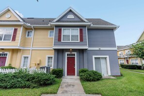Exterior - 4BR townhouse with game room near Disney (Kissimmee)