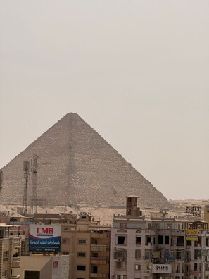 Exterior - 5-bedroom in Giza with great pyramid view and all aminities like safty box (Giza Governorate)