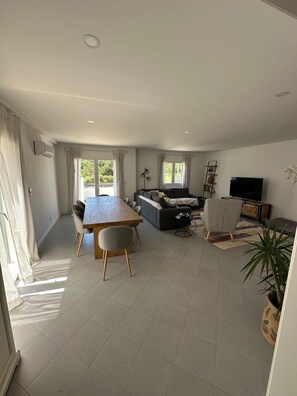 Interior - Vrbo Property (sesimbra)