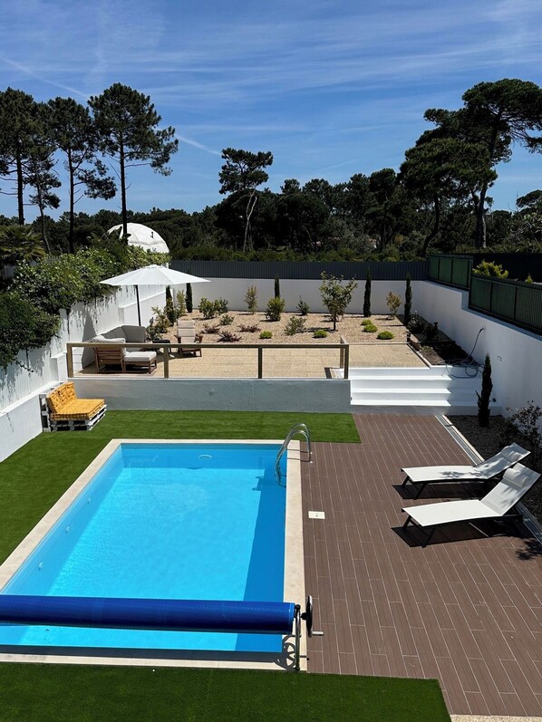 Pool - Vrbo Property (sesimbra)