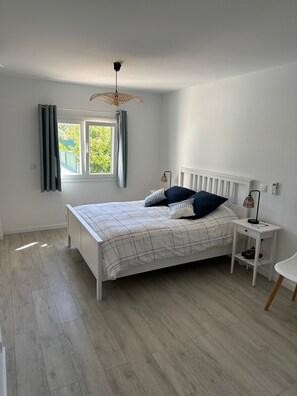 Room - Vrbo Property (sesimbra)