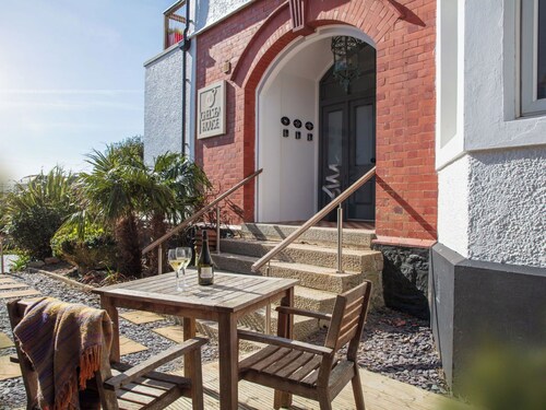 Bel appartement pour 4 personnes avec WIFI, climatisation, TV, balcon et animaux admis