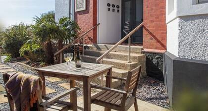 Bel appartement pour 4 personnes avec WIFI, climatisation, TV, balcon et animaux admis