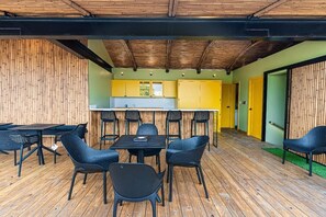 Dining - Colonial Studio·Steps from Parque Colón |Yellowkey (Santo Domingo)