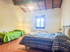 Room - Cosy apartment for 5 guests with private pool, WIFI and pets allowed (Pontassieve)