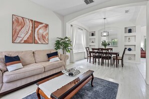 TV - 6BR house with spa near Disney attractions (Kissimmee)