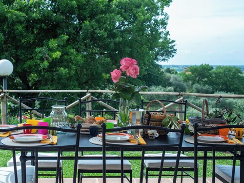 Stunning private villa for 6 guests with private pool, A/C, WIFI, TV, patio and pets allowed