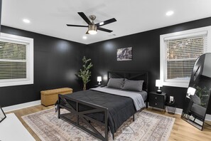 Room - Downtown Atlanta: The Carter Rose Retreat (Atlanta)