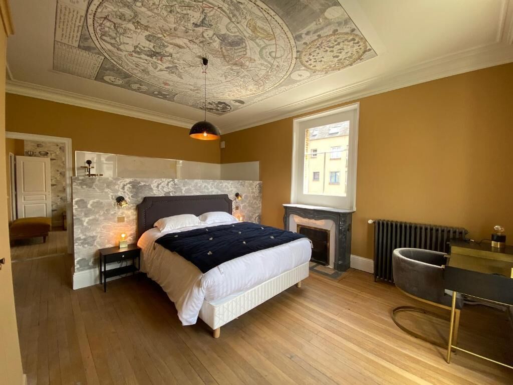 Suite Prestige, vue sur le jardin | Rideaux d’obscurcissement, fer et planche à repasser