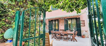 Lovely apartment for 2 guests with A/C, WIFI, private pool, TV and terrace