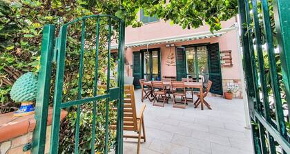 Lovely apartment for 2 guests with A/C, WIFI, private pool, TV and terrace
