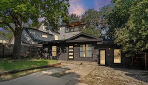 Exterior - Boutique Bungalow + Bonus Studio | Private Group Getaway Near SoCo & Zilker (Austin)