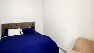 Iron/ironing board, WiFi, bed sheets