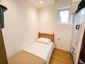 4 habitaciones, tabla de planchar con plancha y wifi gratis 
