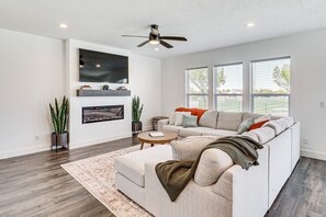 TV, fireplace