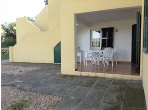 Outdoor dining - Apartment 100m from the beach (Son Carrió)