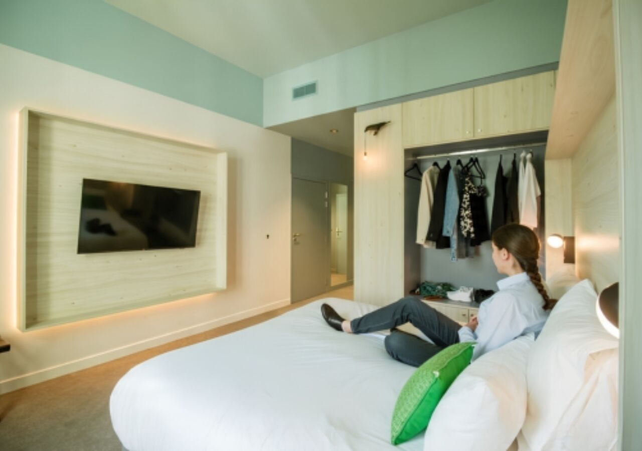 In-room safe, desk, laptop workspace, soundproofing