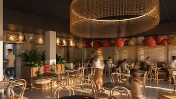 Tägliches Frühstücksbuffet gegen Gebühr
