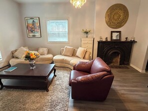 Living area - Newly Updated 1-Bedroom Apartment Near Downtown Waukegan & Navy Base (Waukegan)