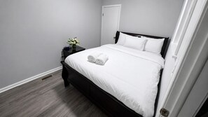 Room - Newly Updated 1-Bedroom Apartment Near Downtown Waukegan & Navy Base (Waukegan)